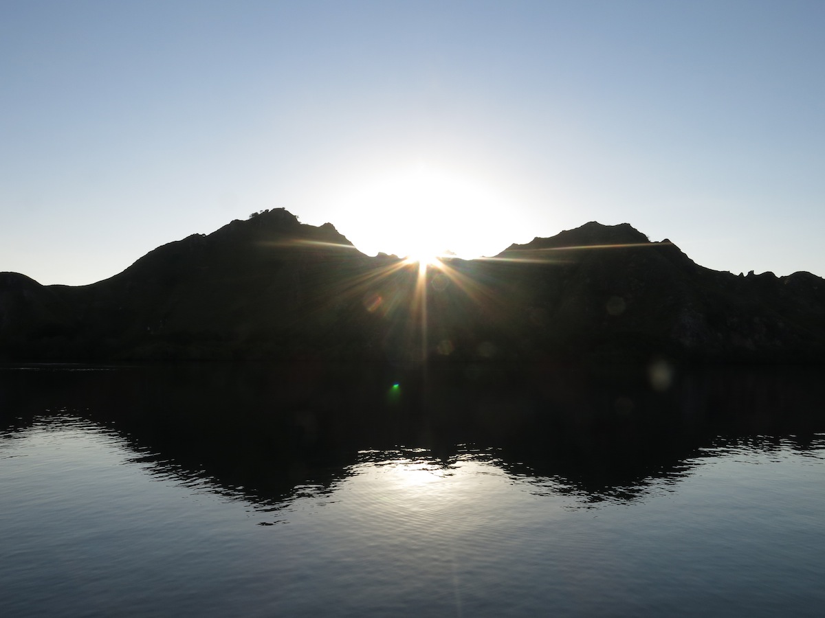 Tatawa Besar Sunrise Komodo NP